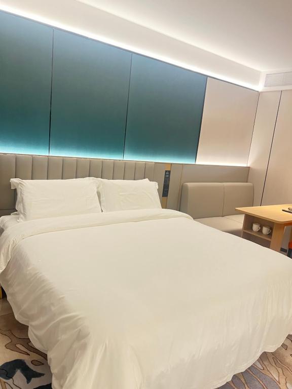 Gallery image of Dongfang yaduo hotel in Douala