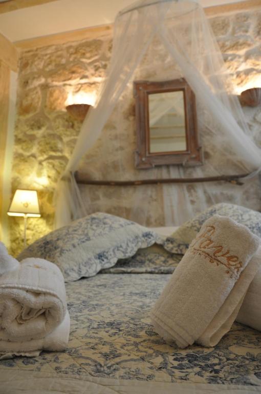 A bed or beds in a room at Pavezzo Country Retreat