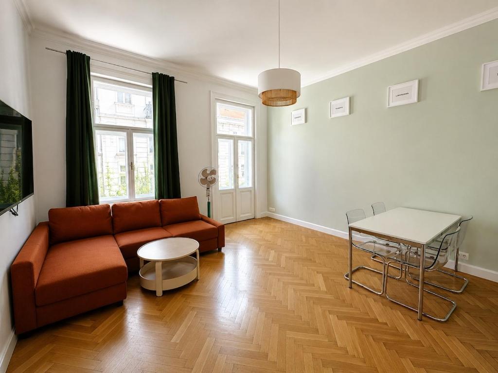 Urban Living Central, large and modern