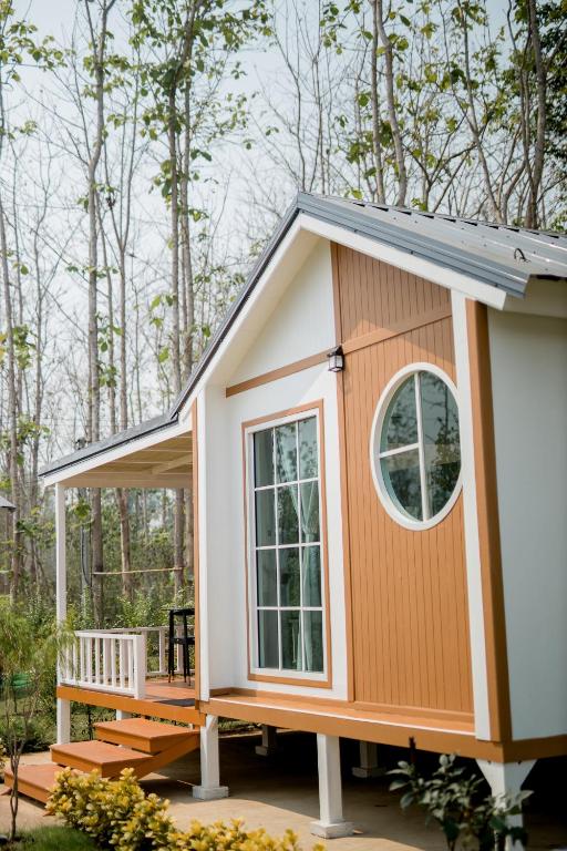 a tiny house in the woods at ศรีคำน่านรีสอร์ท in Ban Muang Chang Tai
