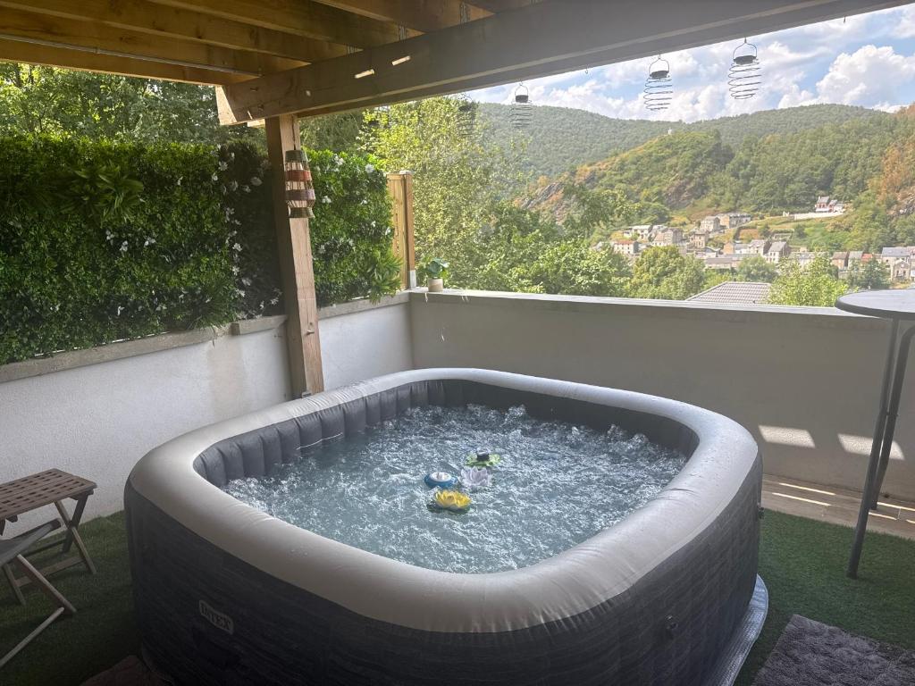 a large circular pool of water on a balcony at Chez Gwen et Marie in Bogny Sur Meuse
