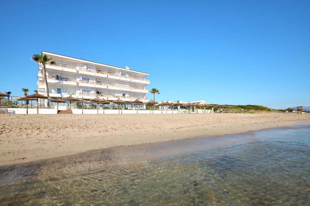 a hotel on the beach with the ocean and the sand at Grupotel Dunamar in Can Picafort