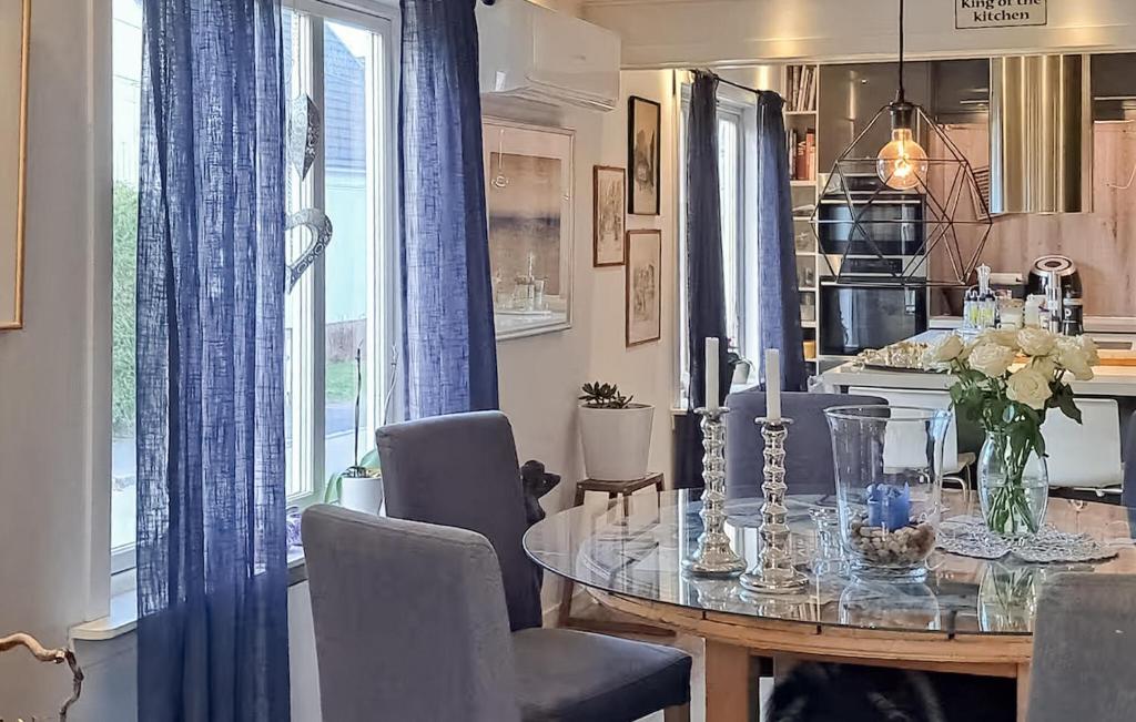 a dining room with a table and chairs and a kitchen at Beautiful Apartment In Fredrikstad in Fredrikstad