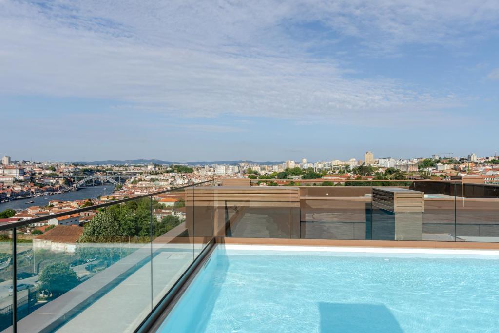 Luxury Living with Rooftop Pool and Garage by HostWise