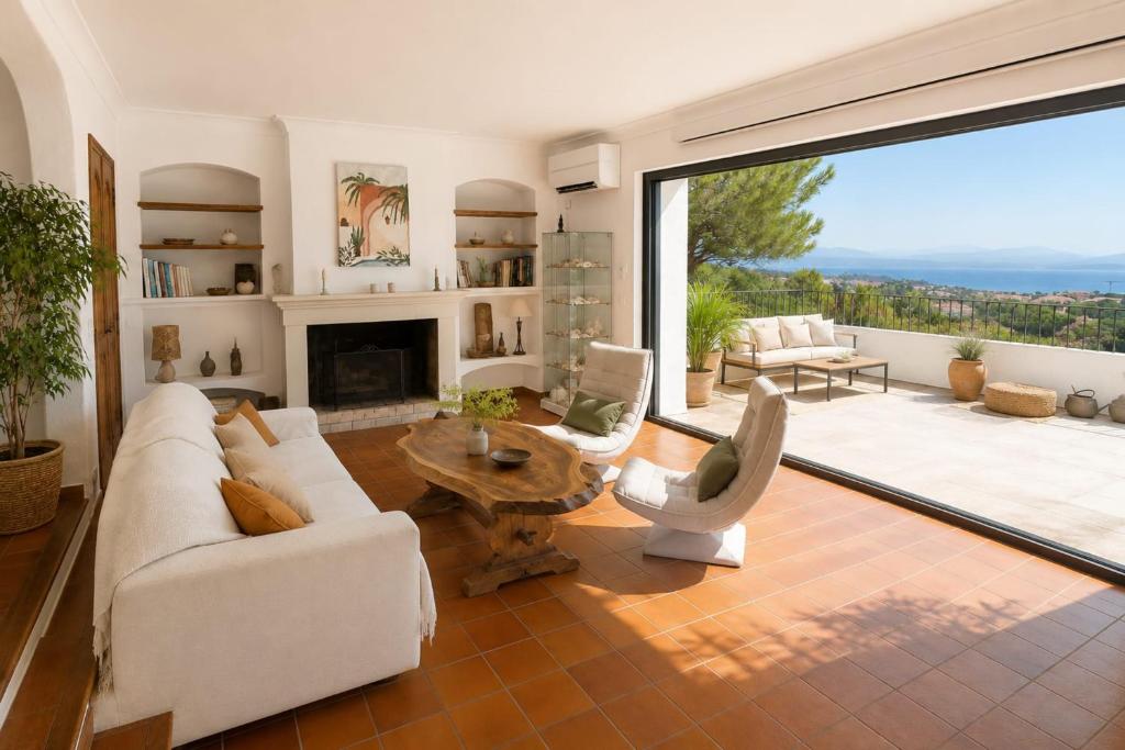 Villa with sea view and swimming pool in St-Aygulf