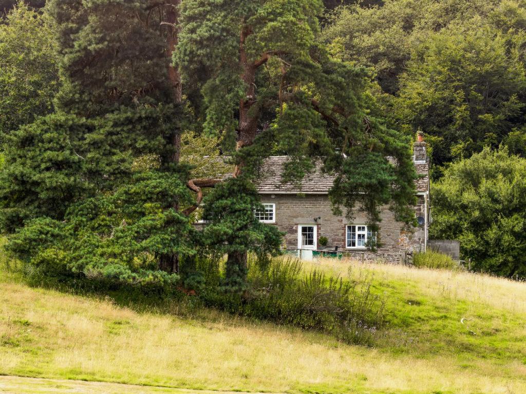 an old stone house in the middle of a field at The Library - Uk46649 in Crickhowell