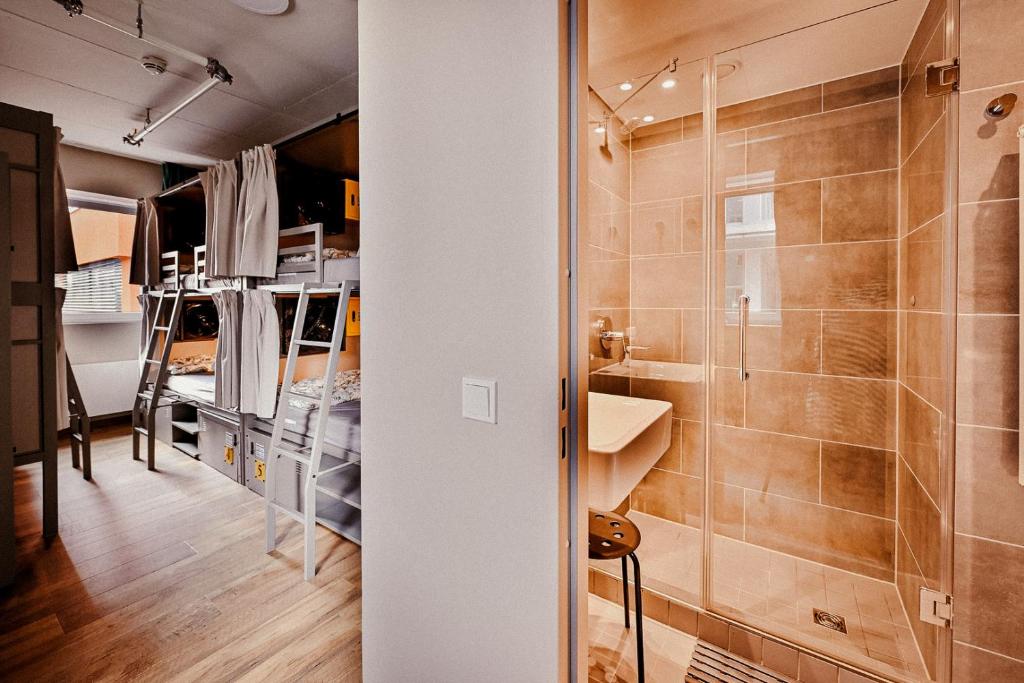 Wombat's City Hostel Munich Werksviertel - Posto Letto In Dormitorio SOCIAL Da 8 Letti