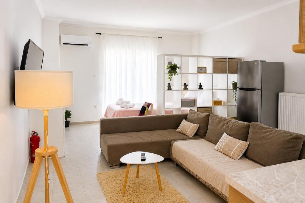 Azure Orchid Kalamaria, Seaside Stay & Free Parking