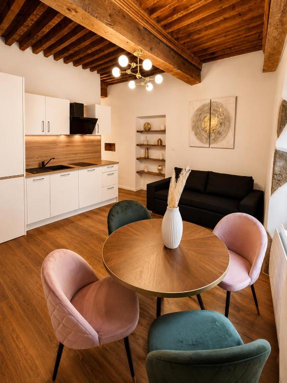 Cosy appartment in old town, 2 mins walking distance to lake