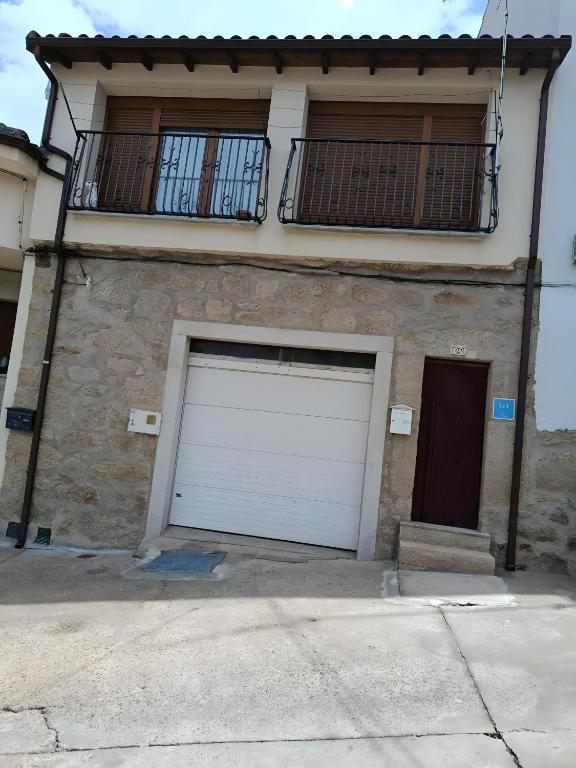 a white garage door in front of a house at Romanorum in Fermoselle