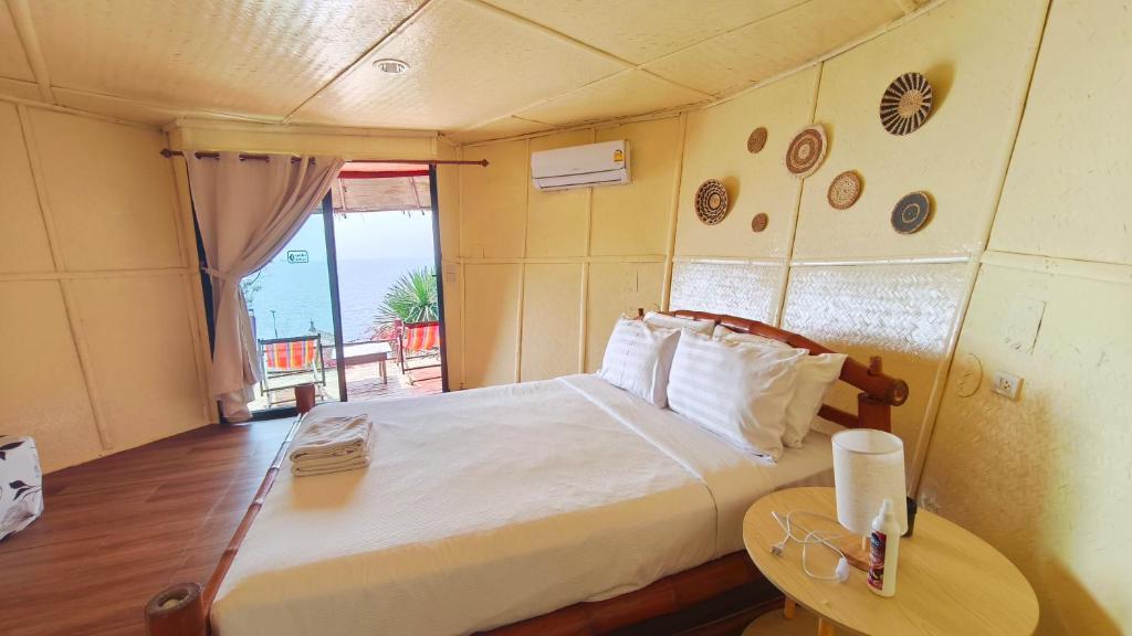 Pareehut Resort Koh Sichang - Superior Villa