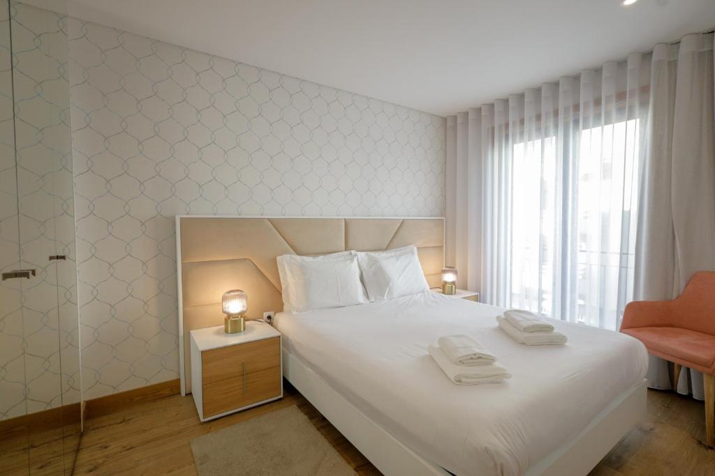 Charming Camoes Apt by Porto City Hosts