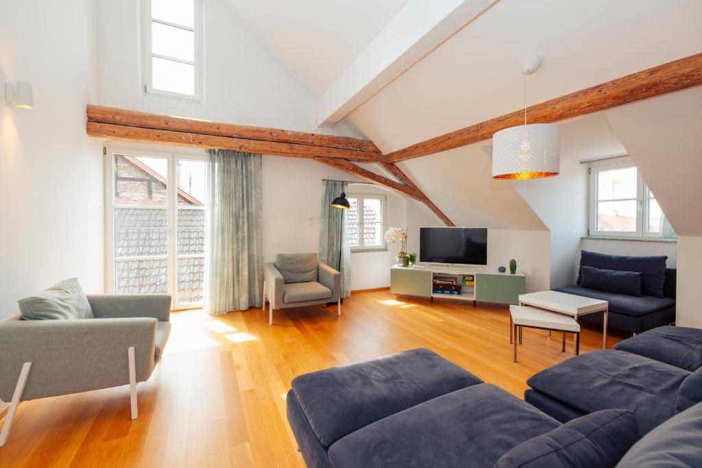 a living room with a couch and a tv at Haus Spiegel - Cramergasse, Lindau Insel in Lindau