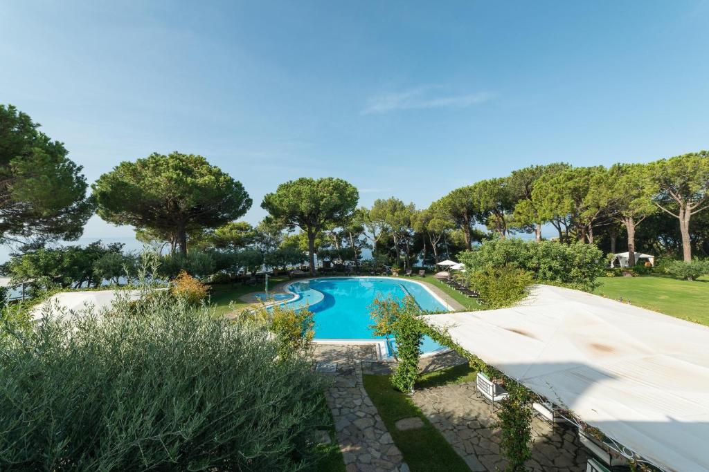 Bazén v ubytování Santavenere Hotel nebo v jeho okolí