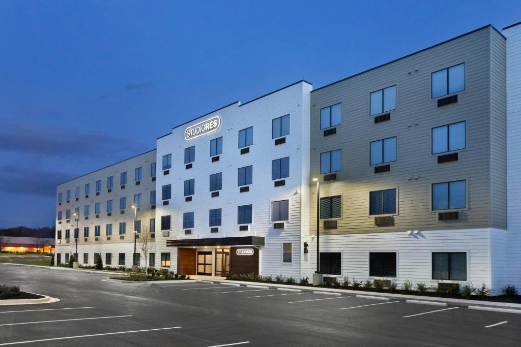 an empty parking lot in front of a hotel at StudioRes by Marriott Memphis Cordova in Cordova