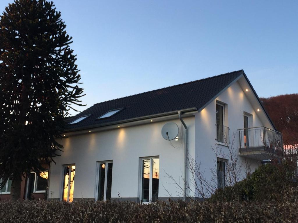 a white house with a black roof at Ferienwohnung Grüner Weg in Tecklenburg