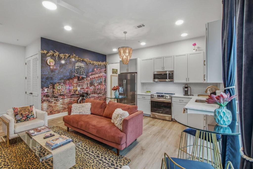 a living room with a couch and a kitchen at Tiger Lily in Nashville