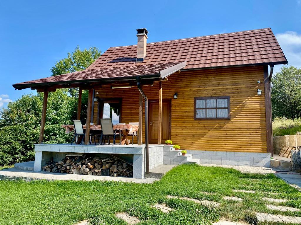 a log cabin with a table and chairs in it at Vila Vlasinski mir in Surdulica