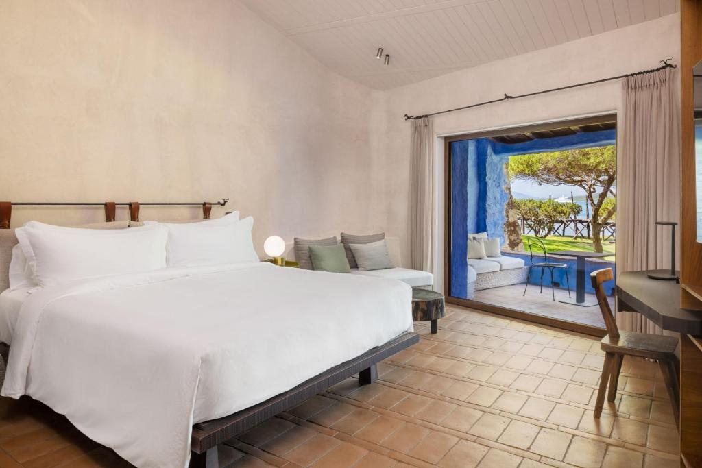 Island Deluxe King Room with Terrace and Garden View