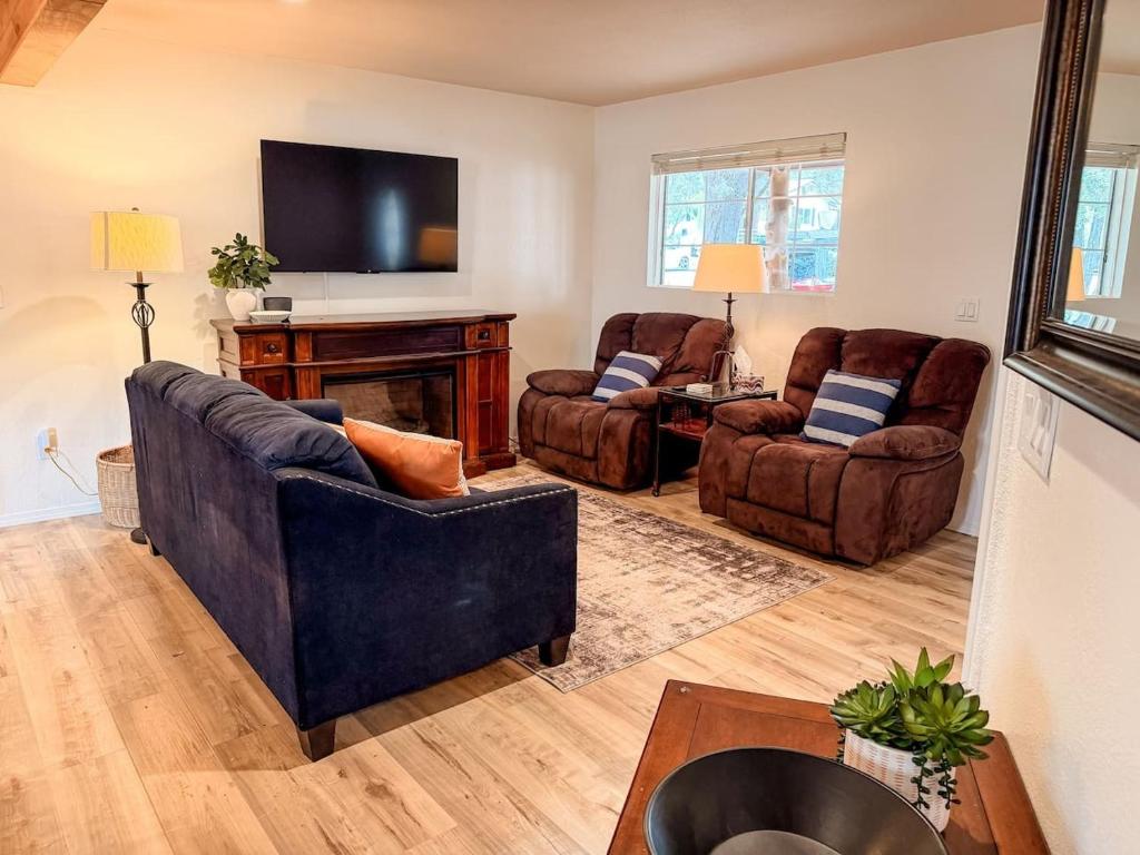 a living room with two couches and a television at Lake and Mountains, 3BR 2BA in Show Low