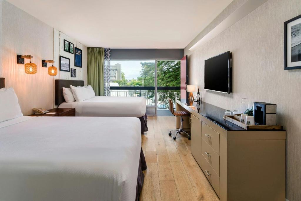 Hotel Paradox, Autograph Collection - 
