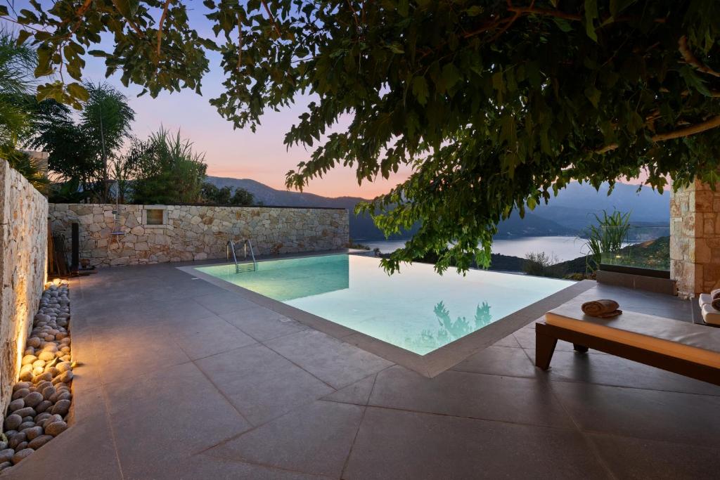 a swimming pool in the backyard of a house at Πασιθεα in Spartokhórion