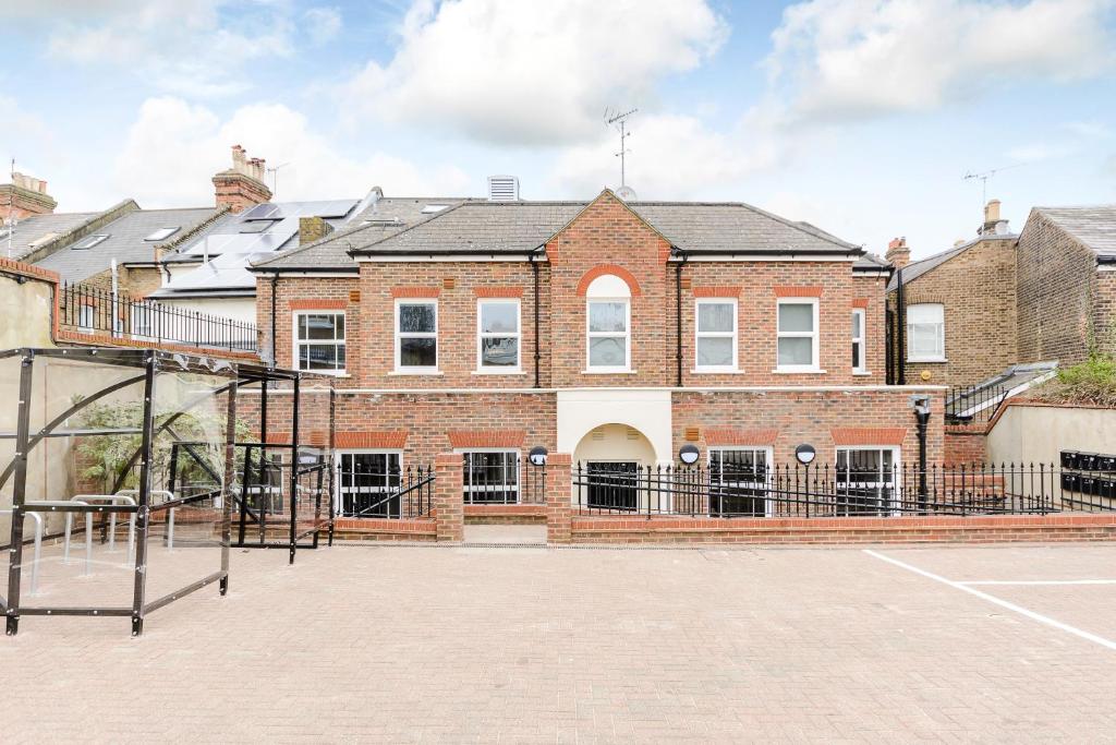 Το κτήριο όπου στεγάζεται  το διαμέρισμα