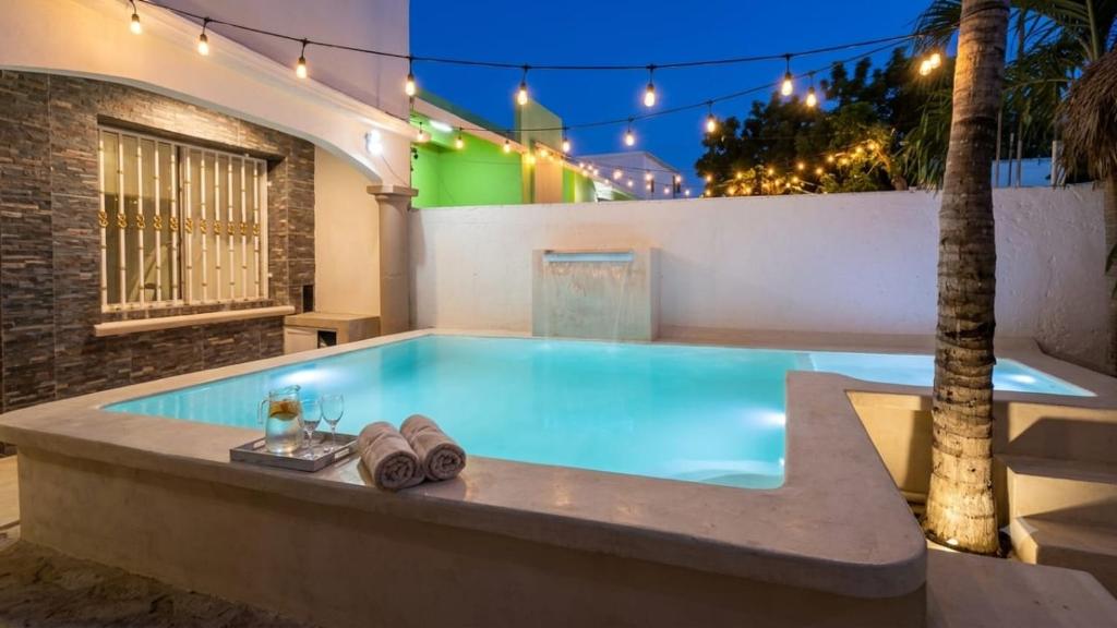 a swimming pool in the backyard of a house at Residencia COCO 28 con Piscina Downtown Cancun in Cancún