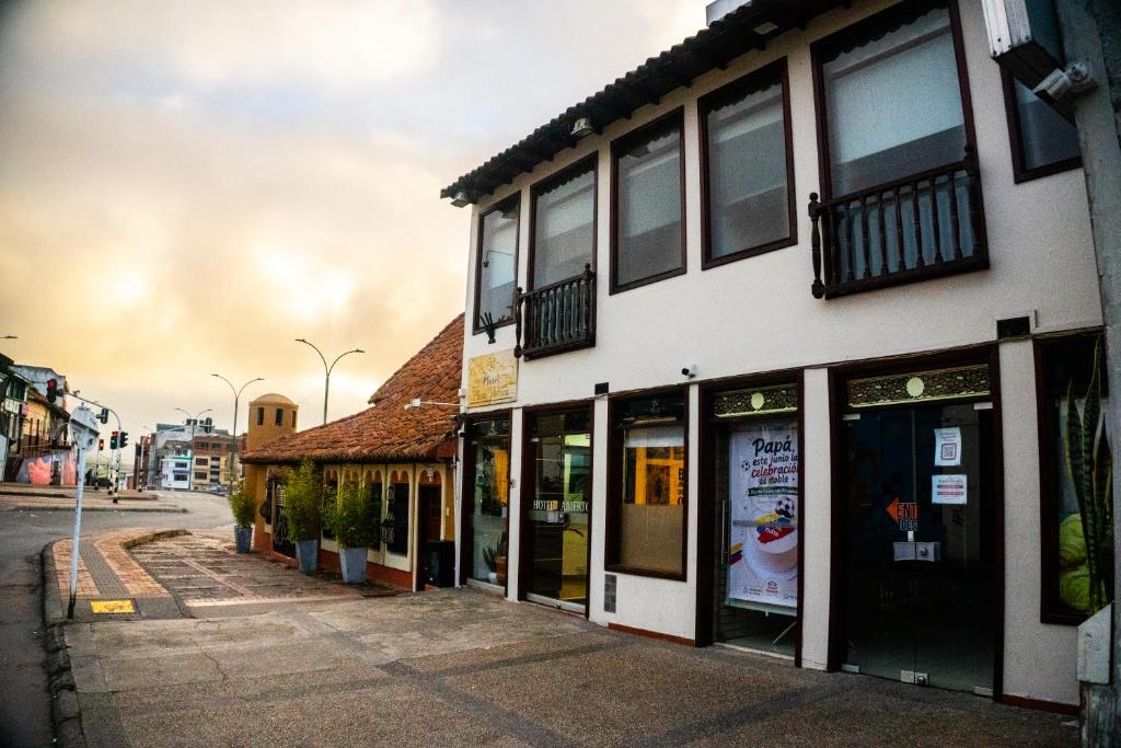 a building on the side of a street at Hotel Plaza Muisca in Tunja