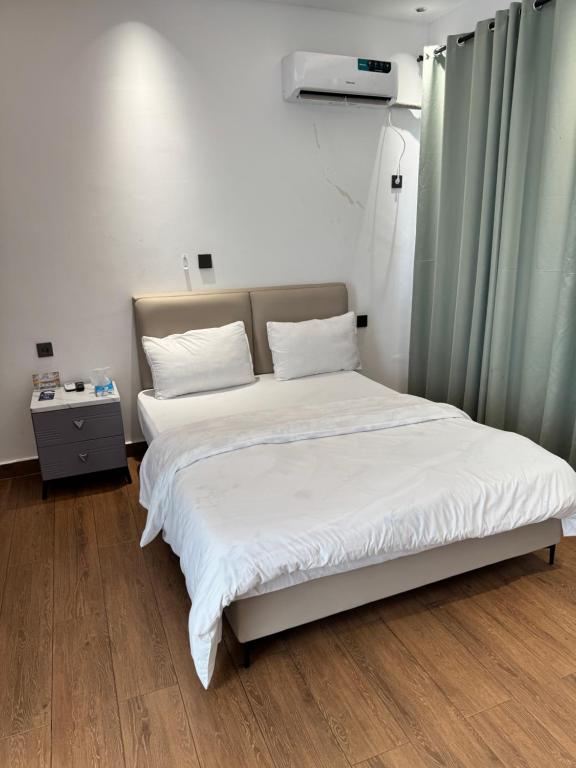 Llit o llits en una habitació de Perfect Holiday Hotel