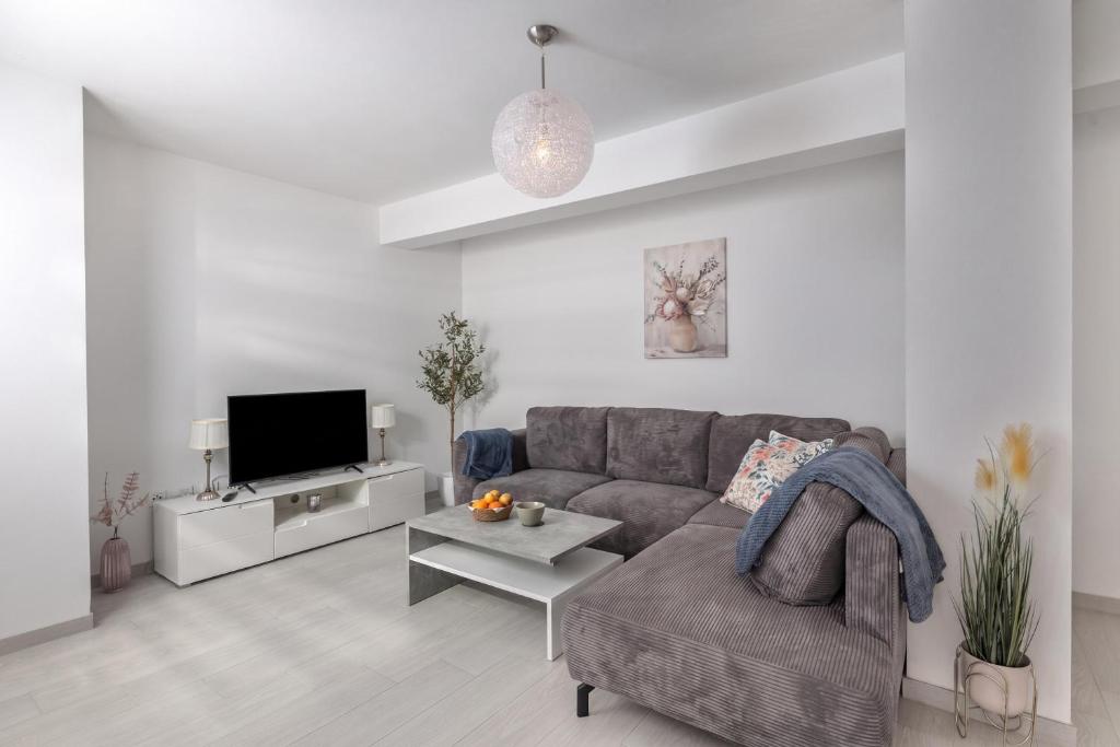 Apt Rosa Walk To Beach with Balcony - Happy Rentals