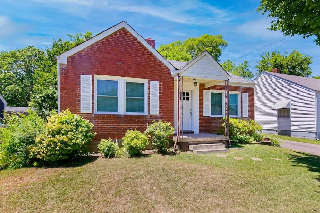 a home with a red brick house at East Nashville Discovery in Nashville