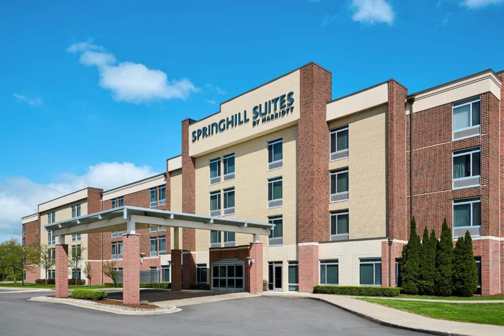 a building with a sign that reads spaulding suites at Springhill Suites by Marriott Detroit Metro Airport Romulus in Romulus