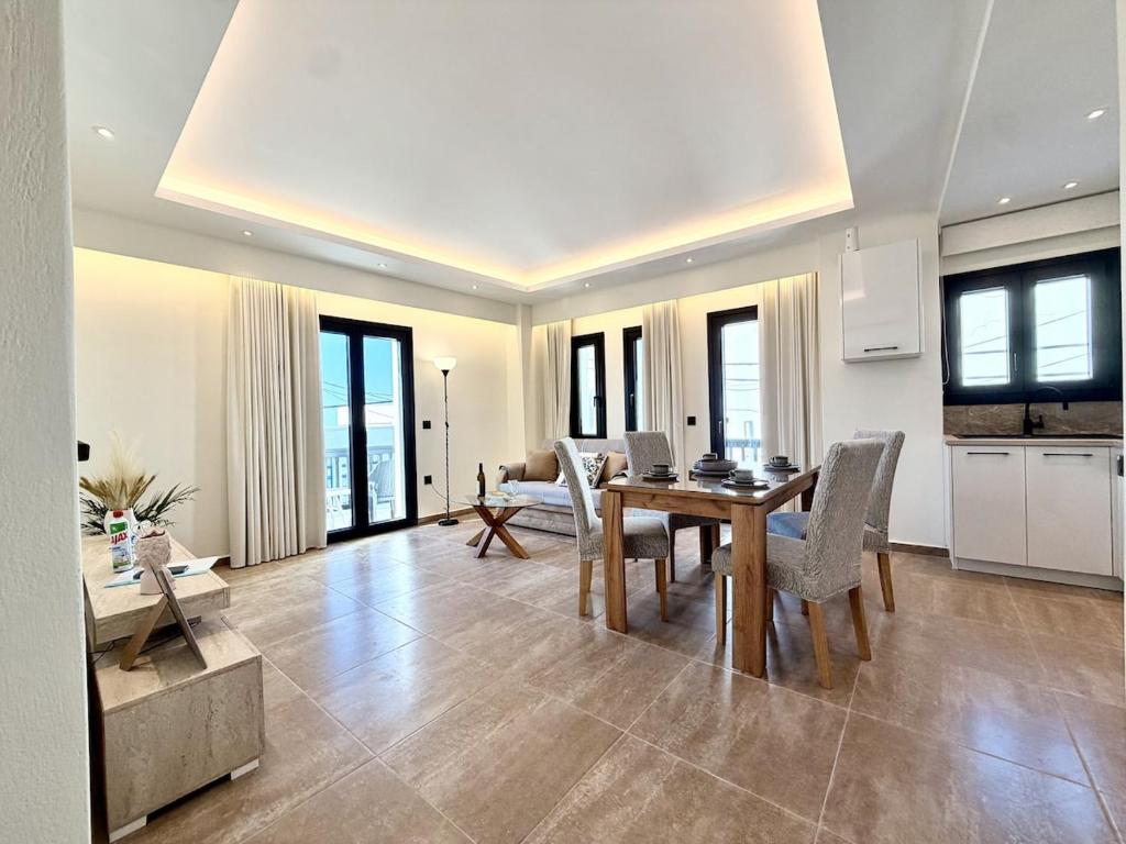 Atrium Suite - Naxos Town Center