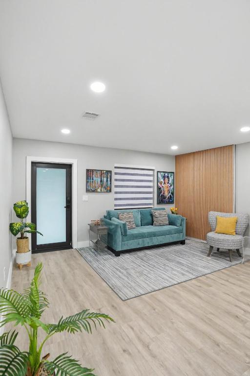 a living room with a blue couch and chairs at Mango Tree House in Hialeah