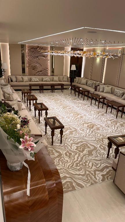 a large room with couches and tables on a carpet at شاليه وقاعة ايليت in Buraydah