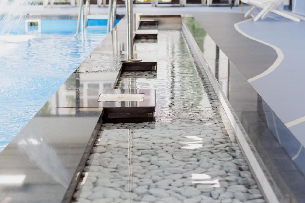 Bazén v ubytování Gryf Resort Międzywodzie nebo v jeho okolí