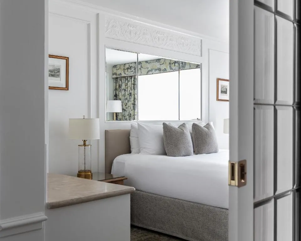 One-Bedroom King Suite