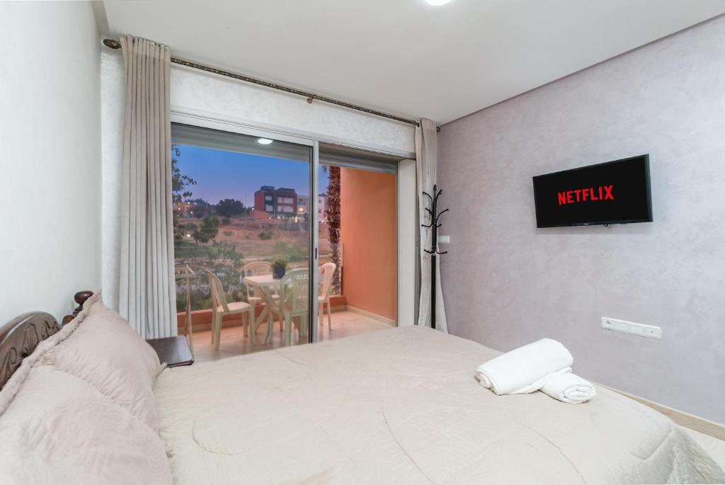 a bedroom with a bed with a sign that reads notify at Waterfront apartment in Imiouadar in Agadir nʼ Aït Sa
