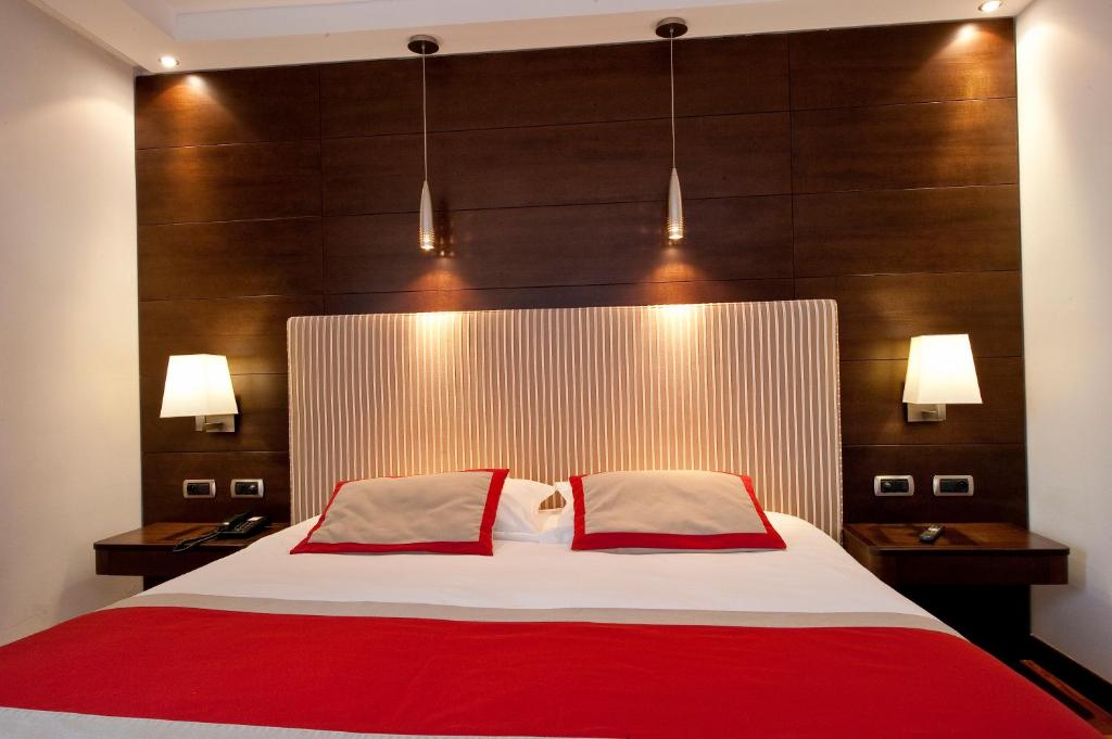 Postel nebo postele na pokoji v ubytování Hotel Aston La Scala