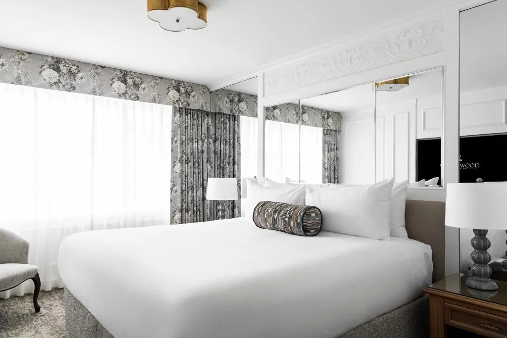 Deluxe One-Bedroom Suite