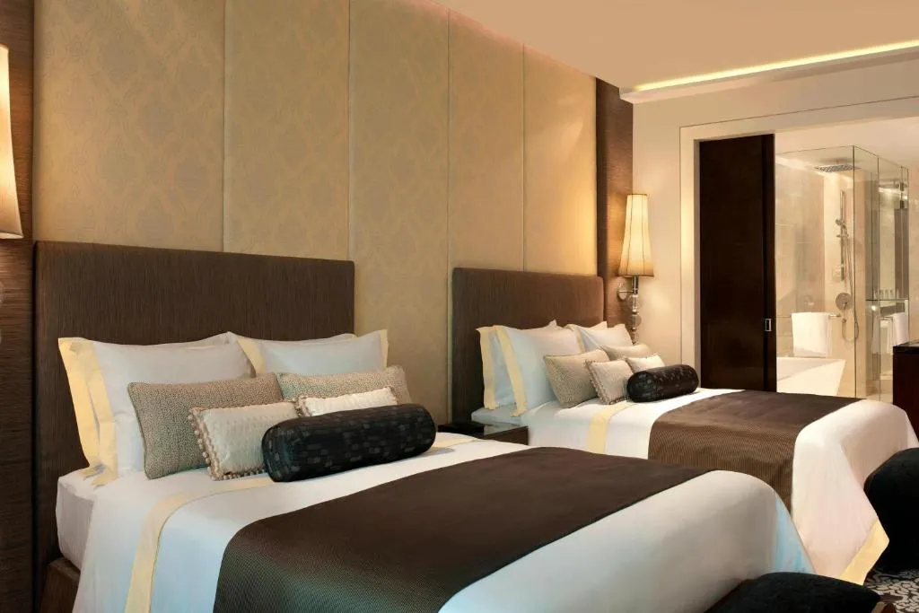 Astor Queen Room with Golf Course View