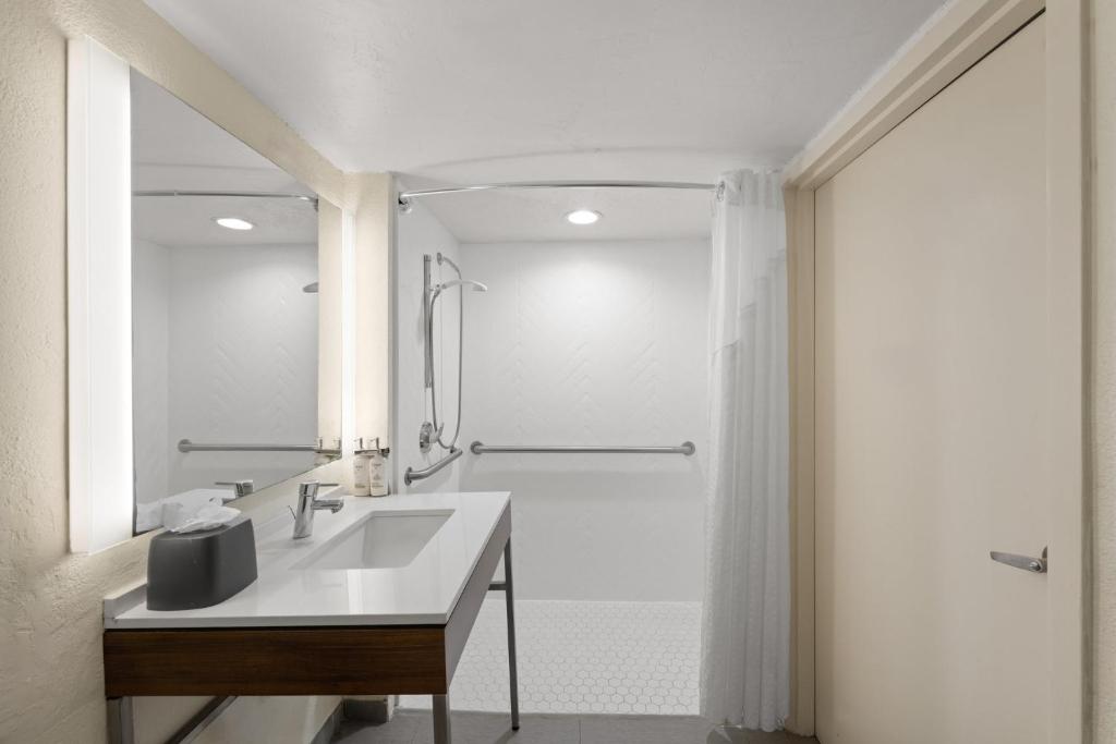 Holiday Inn Miami International Airport, an IHG Hotel - 