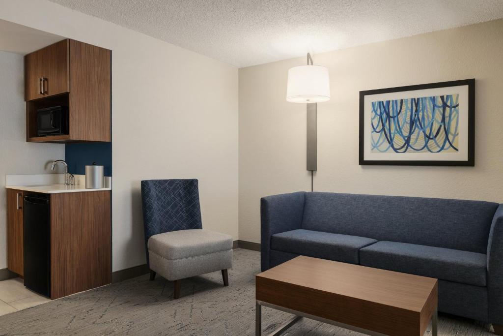 Holiday Inn Express Hotel & Suites Indianapolis Dtn-Conv Ctr, an IHG Hotel - 