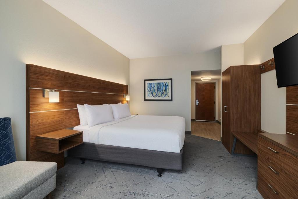 Holiday Inn Express Hotel & Suites Indianapolis Dtn-Conv Ctr, an IHG Hotel - 