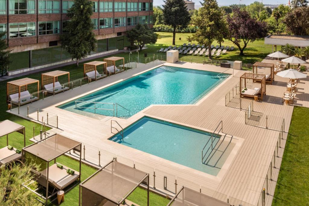 an overhead view of a swimming pool at a building at Meliá Madrid Barajas in Madrid