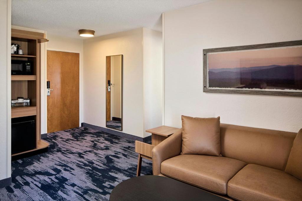 Fairfield Inn & Suites Cleveland Avon - Suite 1 Chambre Lit King-Size Avec Canapé-Lit