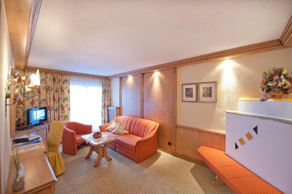 TV a/nebo společenská místnost v ubytování Hotel Jagdhof Bed & Breakfast