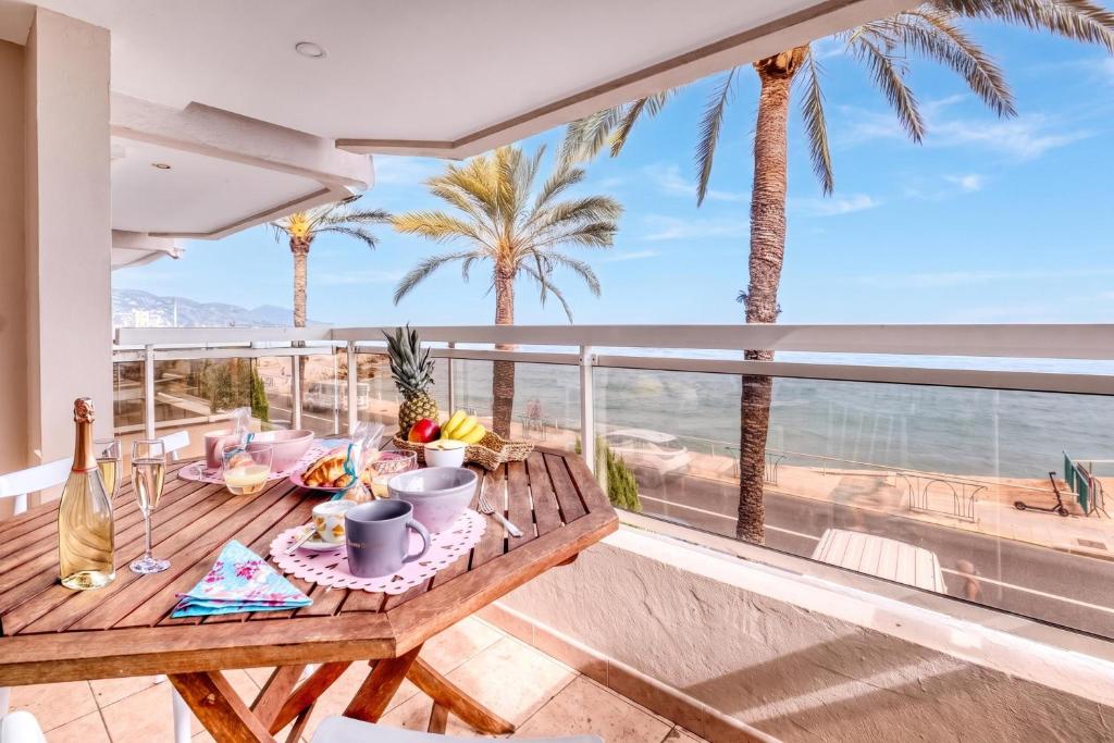 Rives d'Azur Apt with Sea View Terrace - Happy Rentals