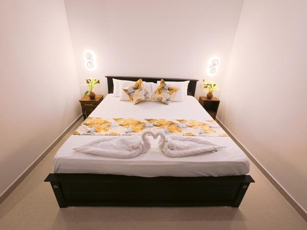 a bedroom with a bed with two towels on it at Lavera hideout in Dickwella